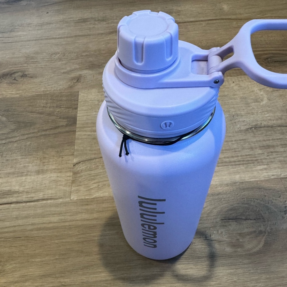 Lululemon 32 oz water bottle